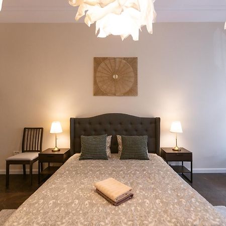 Central Charm - 2Br Apartment Timisoara Ngoại thất bức ảnh