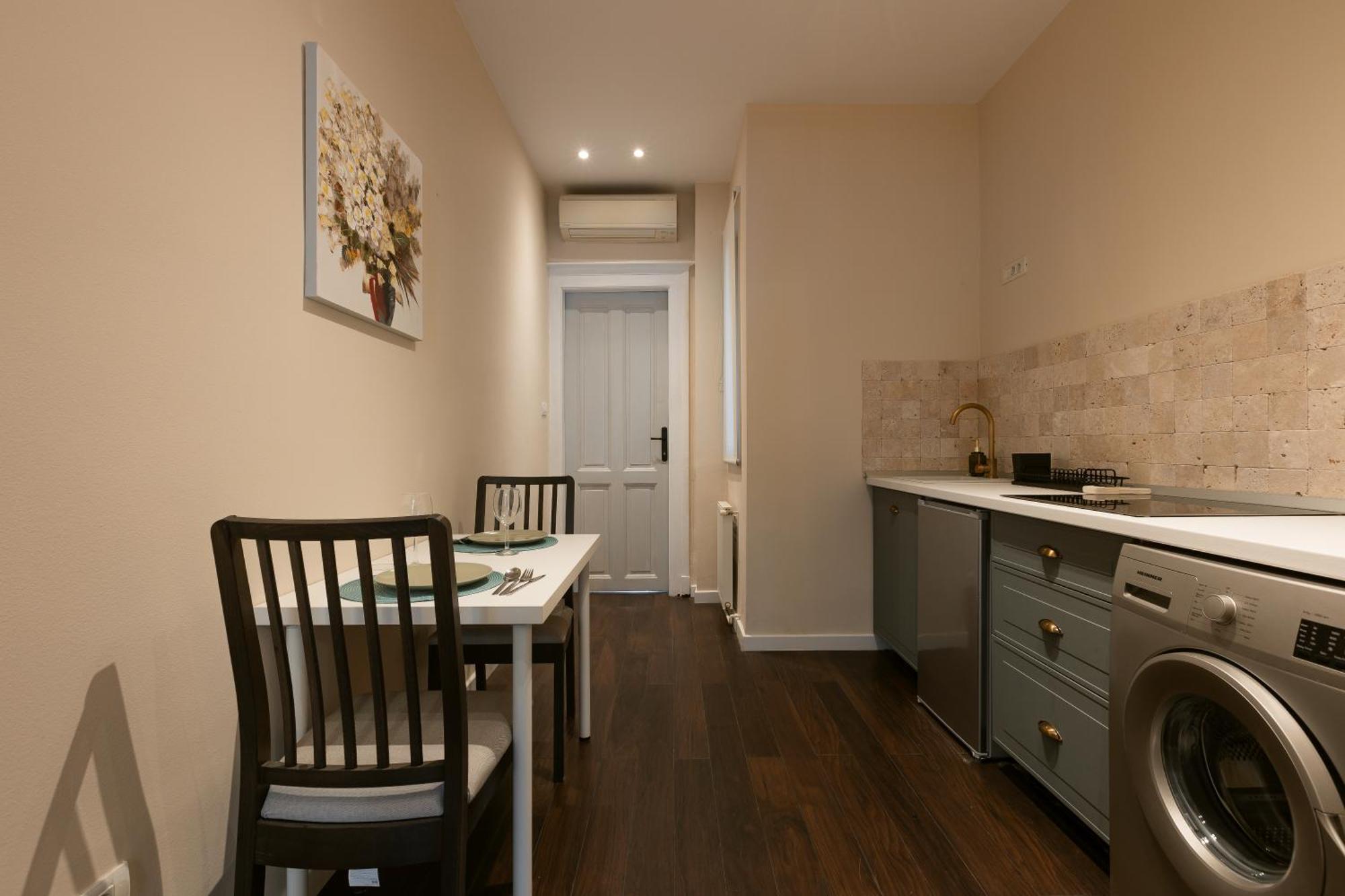 Central Charm - 2Br Apartment Timisoara Ngoại thất bức ảnh