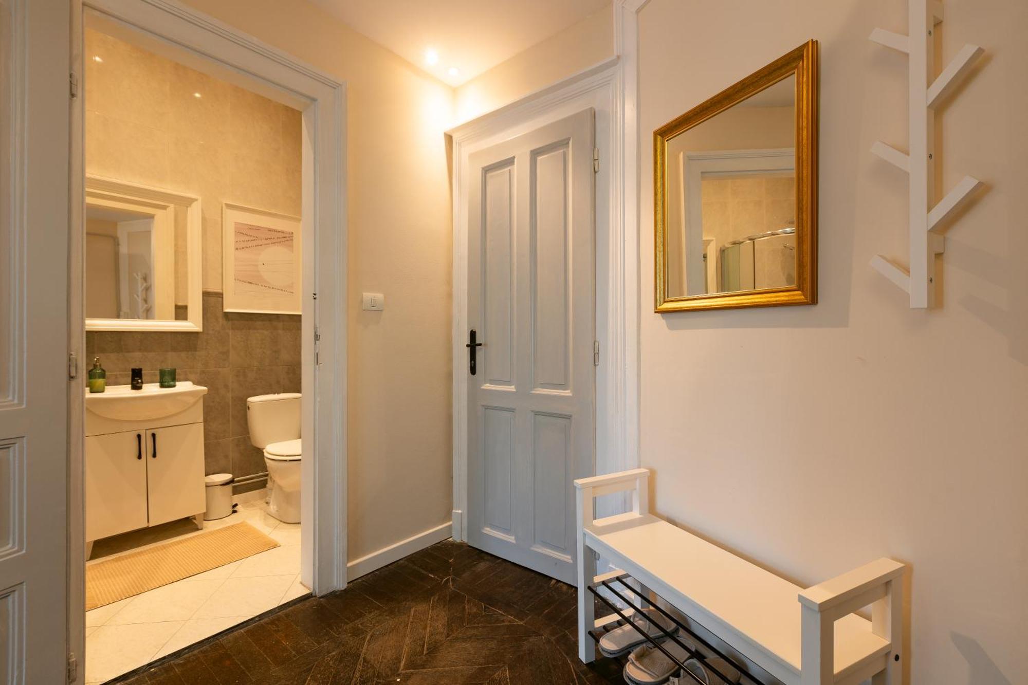 Central Charm - 2Br Apartment Timisoara Ngoại thất bức ảnh
