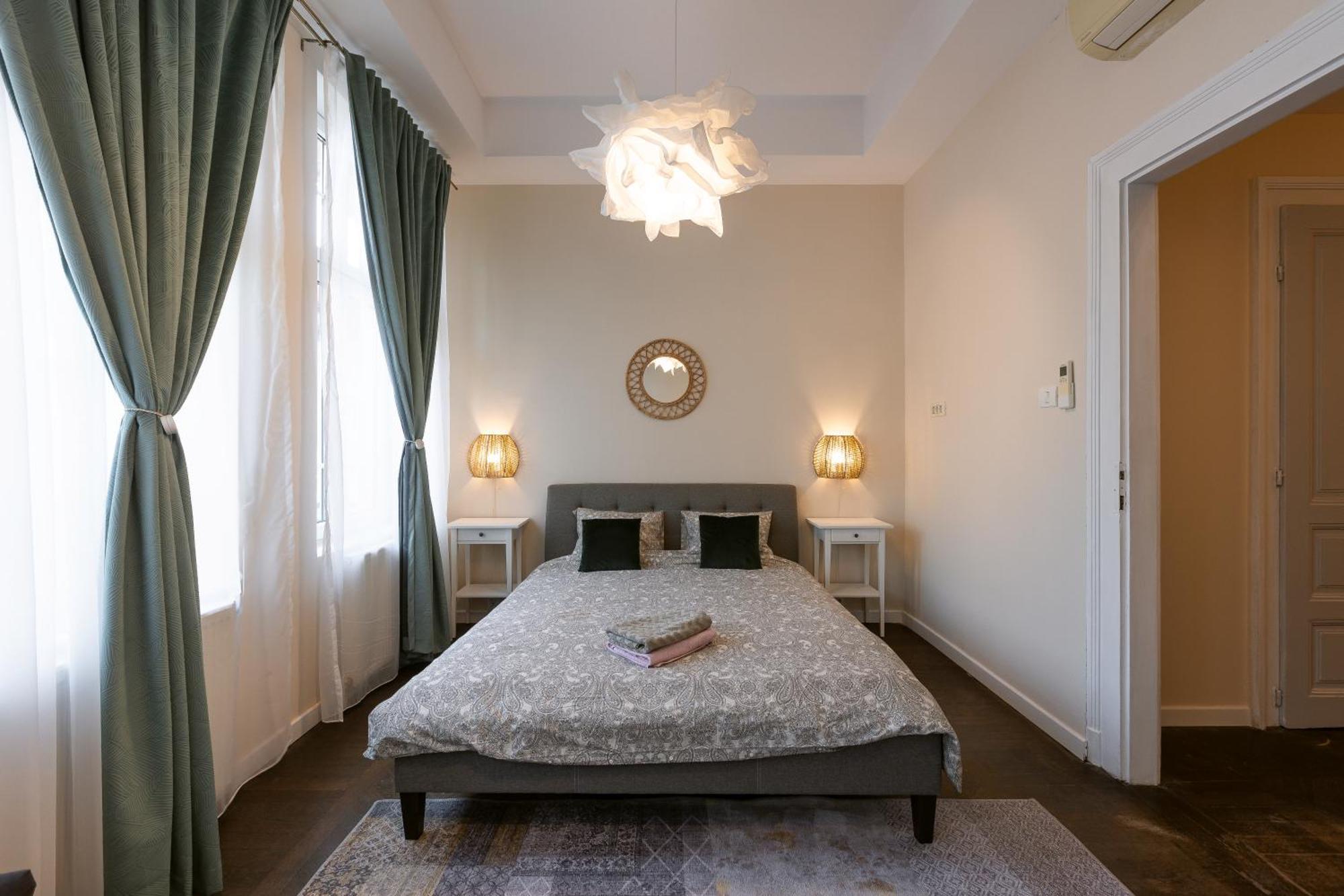 Central Charm - 2Br Apartment Timisoara Ngoại thất bức ảnh